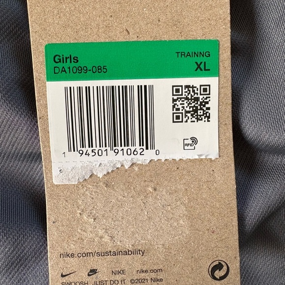 NWT Nike Charcoal Gray Girls Dry Fit Training Shorts, Sz: XL - Picture 4 of 6